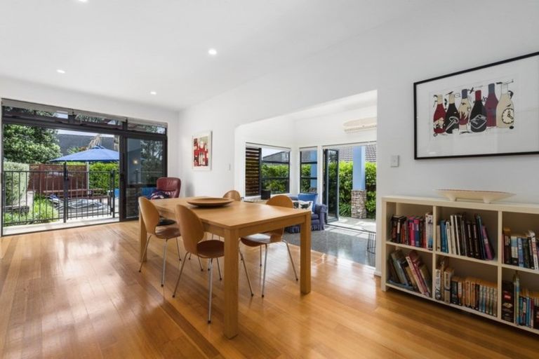 Photo of property in 17 Scarlet Oak Drive, Schnapper Rock, Auckland, 0632