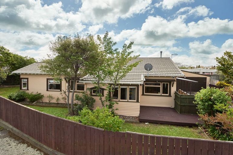 Photo of property in 24 Clausen Street, Takaro, Palmerston North, 4412