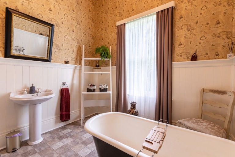 Photo of property in 6 Totara Road, Kumeroa, Woodville, 4997