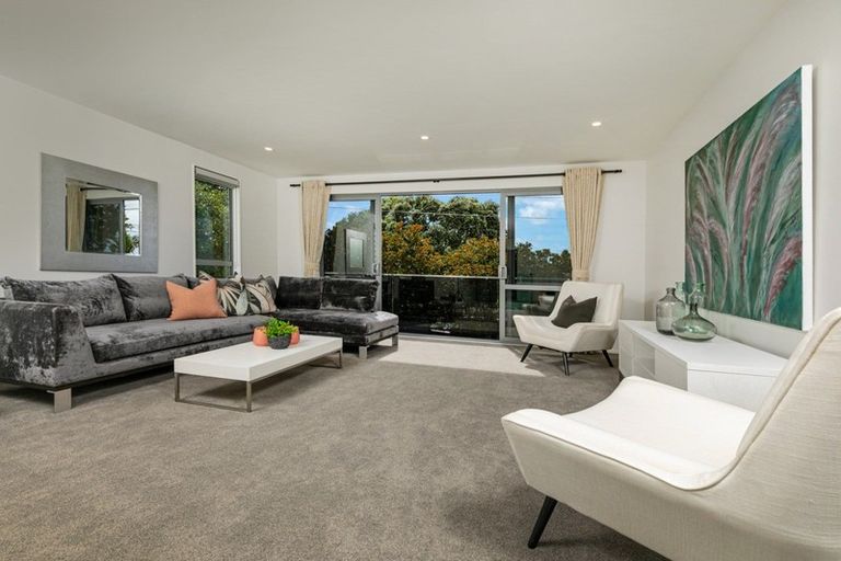 Photo of property in 144 East Coast Road, Forrest Hill, Auckland, 0620