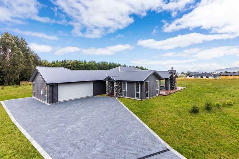 Photo of property in 10 Lancewood Way, Kinloch, Taupo, 3377