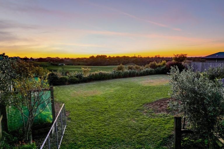 Photo of property in 20 Aderman Place, Hurworth, New Plymouth, 4310