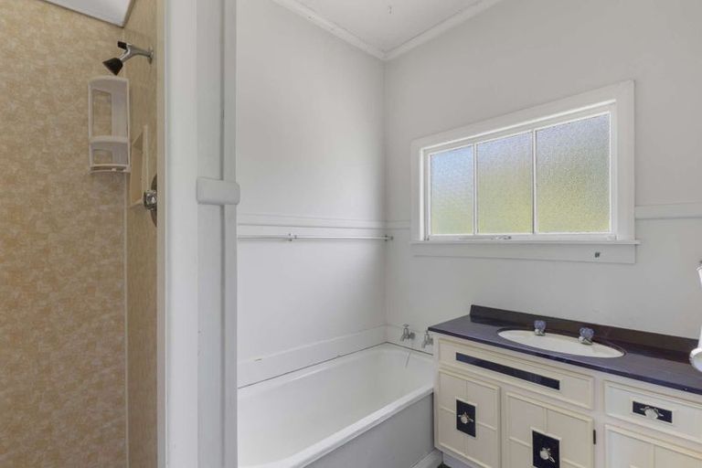 Photo of property in 11 South Road, Moturoa, New Plymouth, 4310