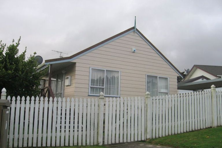 Photo of property in 27 Guadeloupe Crescent, Grenada Village, Wellington, 6037