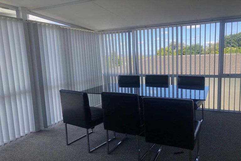 Photo of property in 73 Waimumu Road, Massey, Auckland, 0614