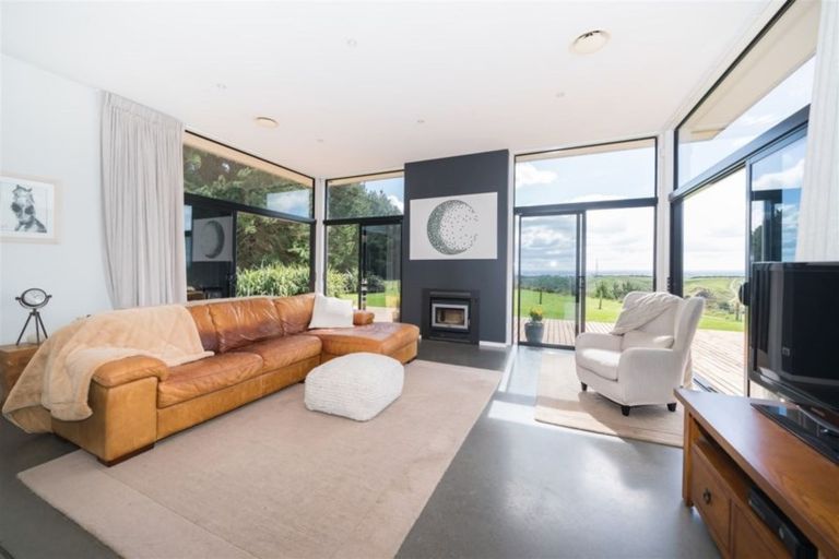 Photo of property in 69 County Heights Drive, Aokautere, Palmerston North, 4471