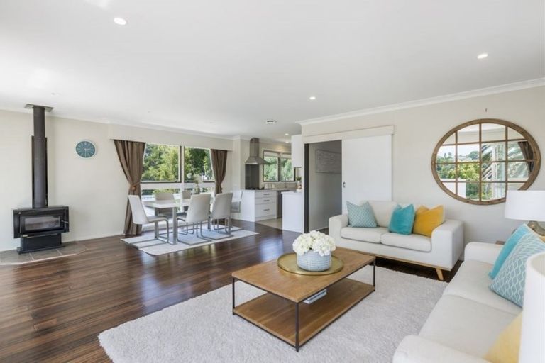 Photo of property in 10 Nor'east Drive, Northcross, Auckland, 0632