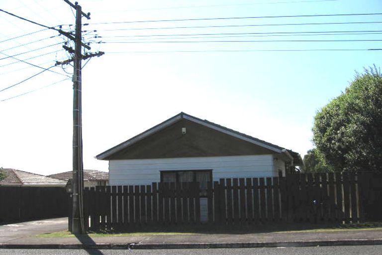 Photo of property in 1/1 Blease Street, New Lynn, Auckland, 0600