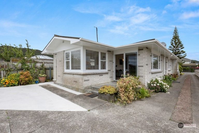 Photo of property in 25a Porutu Street, Fairfield, Lower Hutt, 5011