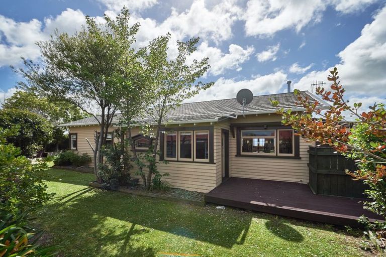 Photo of property in 24 Clausen Street, Takaro, Palmerston North, 4412