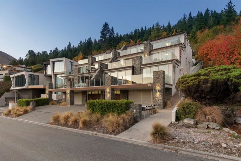 Photo of property in 4/25 Belfast Terrace, Queenstown, 9300