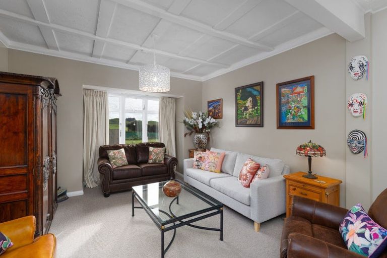 Photo of property in 403 Opunake Road, Cardiff, Stratford, 4391