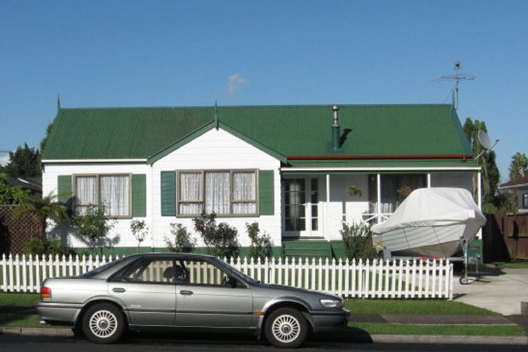 Photo of property in 17 Highland Park Drive, Highland Park, Auckland, 2010