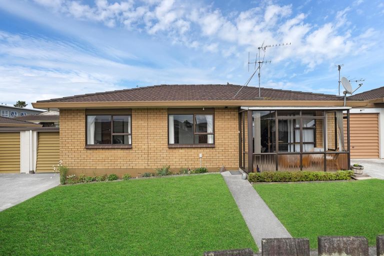 Photo of property in 2/10 Duke Street, Papakura, 2110