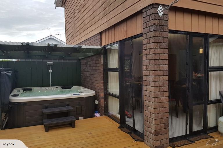 Photo of property in 2/10 Tiri View Place, Waiake, Auckland, 0630