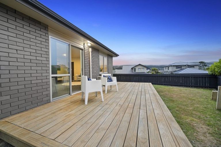 Photo of property in 5 Cresswell Place, Johnsonville, Wellington, 6037
