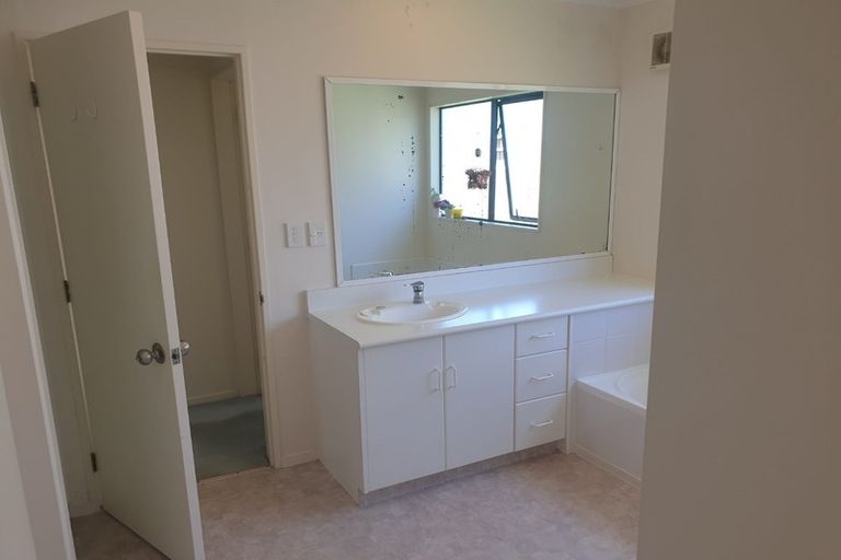 Photo of property in 104 Cortina Avenue, Johnsonville, Wellington, 6037