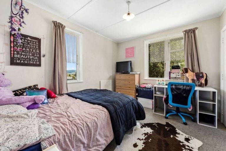 Photo of property in 64 Moeraki Road, Maoribank, Upper Hutt, 5018