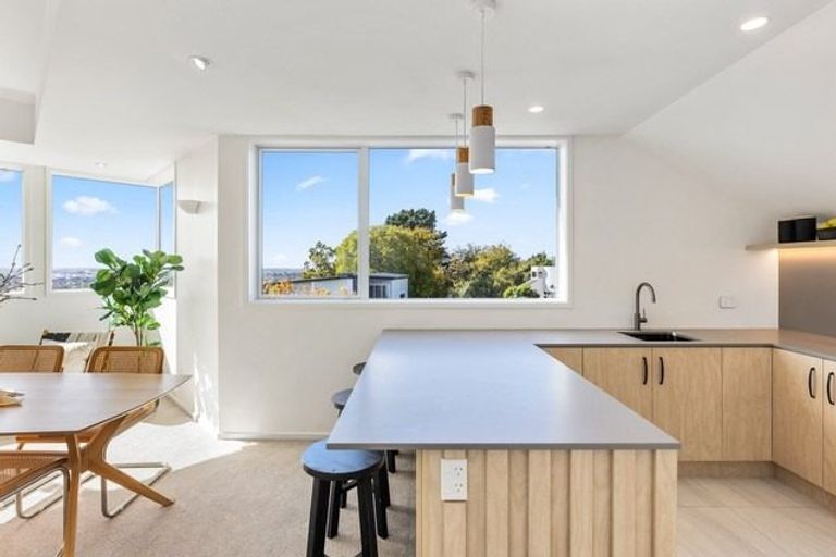 Photo of property in 1 Overdale Drive, Cashmere, Christchurch, 8022