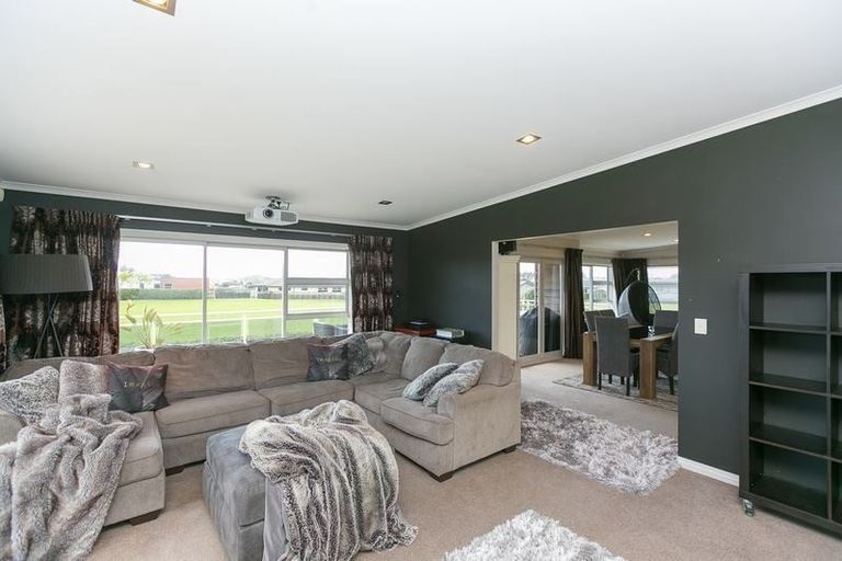 Photo of property in 3 Sampson Avenue, Waiwhakaiho, New Plymouth, 4312