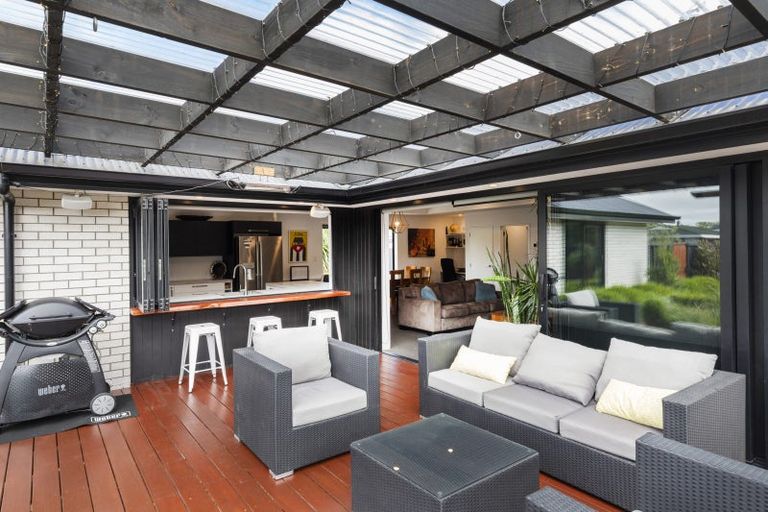 Photo of property in 17 Chipping Lane, Redwood, Christchurch, 8051