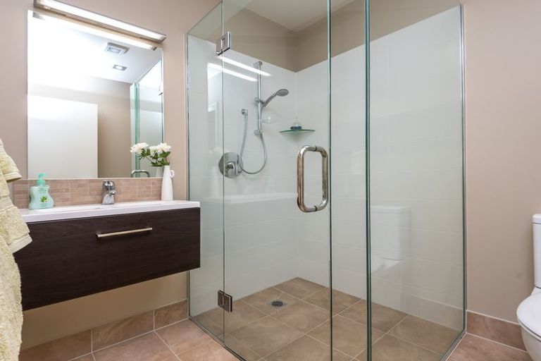 Photo of property in 9 Royalle Mews, Botany Downs, Auckland, 2010