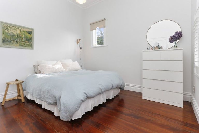 Photo of property in 2 Kawerau Avenue, Devonport, Auckland, 0624