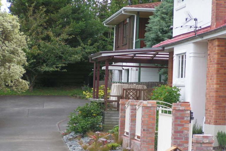 Photo of property in 2/9 Harley Road, Takapuna, Auckland, 0622