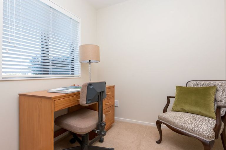 Photo of property in 9 Royalle Mews, Botany Downs, Auckland, 2010