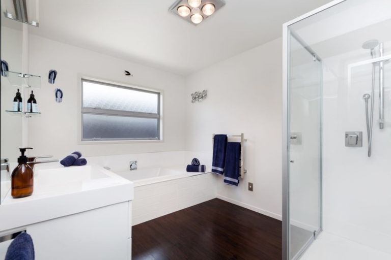 Photo of property in 28 Ainslee Street, Highlands Park, New Plymouth, 4312