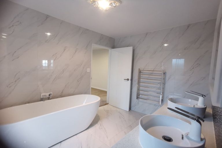 Photo of property in 1004a East Coast Road, Northcross, Auckland, 0630