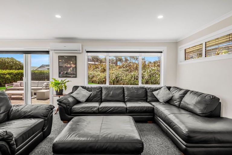 Photo of property in 33 Golf Vue Place, Castlecliff, Whanganui, 4501
