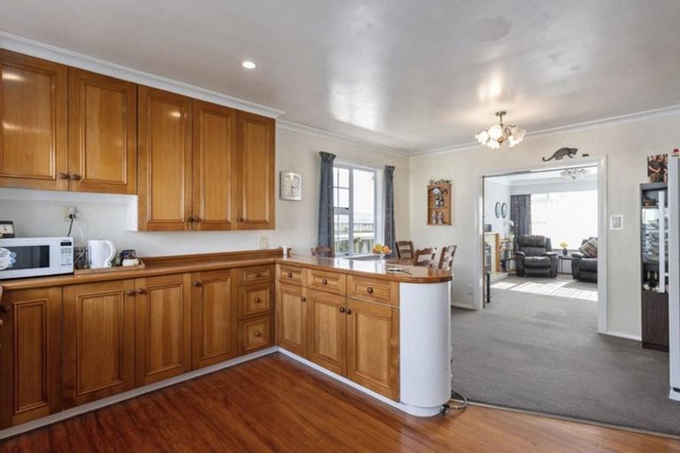 Photo of property in 94 Bartholomew Road, Levin, 5510