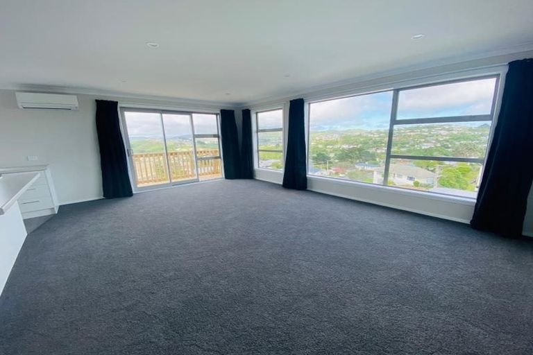 Photo of property in 20c Chetwode Grove, Newlands, Wellington, 6037