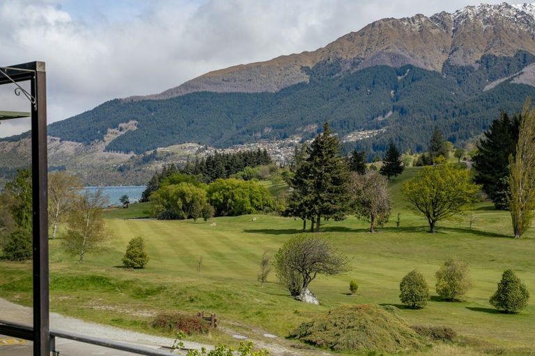 Photo of property in 12 Grove Lane, Kelvin Heights, Queenstown, 9300