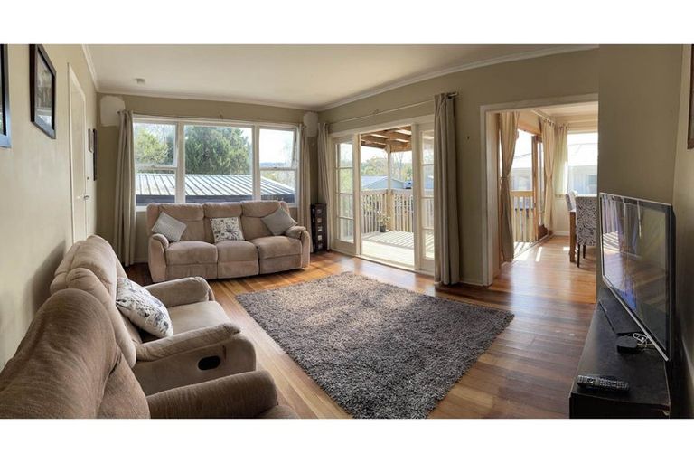 Photo of property in 21 Kelkirk Street, Kelston, Auckland, 0602