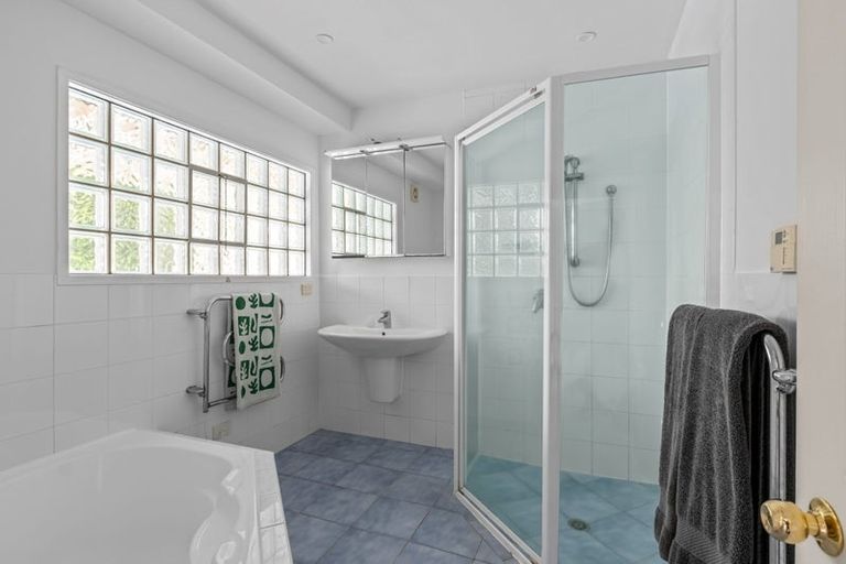 Photo of property in 32 Danbury Drive, Torbay, Auckland, 0630