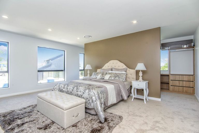 Photo of property in 9 Nerehana Place, Red Beach, 0932