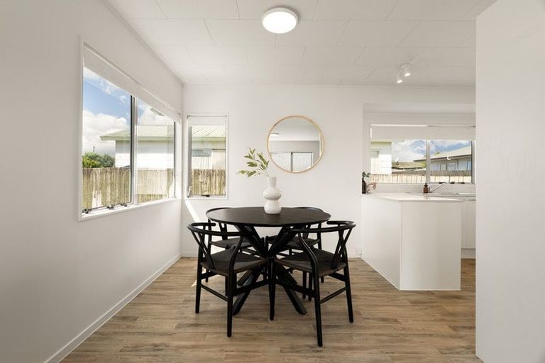 Photo of property in 22a Riverton Drive, Randwick Park, Auckland, 2105