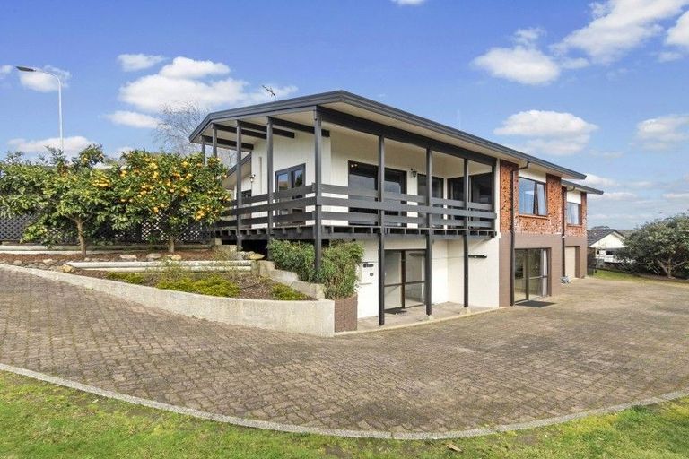 Photo of property in 39 Russleigh Drive, Dinsdale, Hamilton, 3204