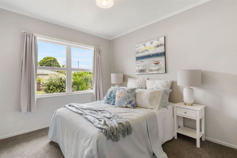 Photo of property in 1/2 Sunhaven Avenue, Glenfield, Auckland, 0629