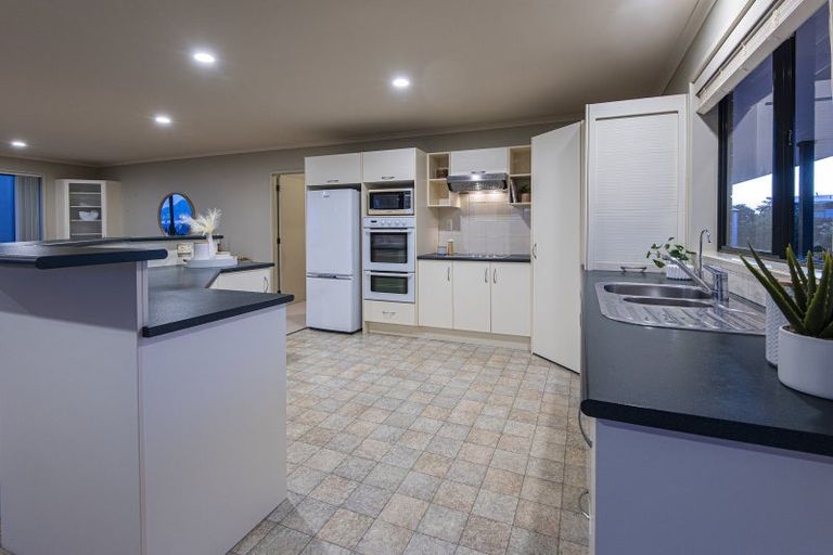 Photo of property in 209a One Tree Point Road, One Tree Point, 0118