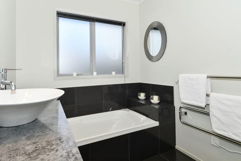 Photo of property in 30 Teal Place, Pyes Pa, Tauranga, 3112