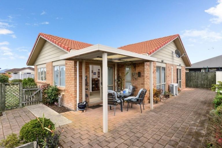 Photo of property in 2 Shrule Place, Huntington, Hamilton, 3210