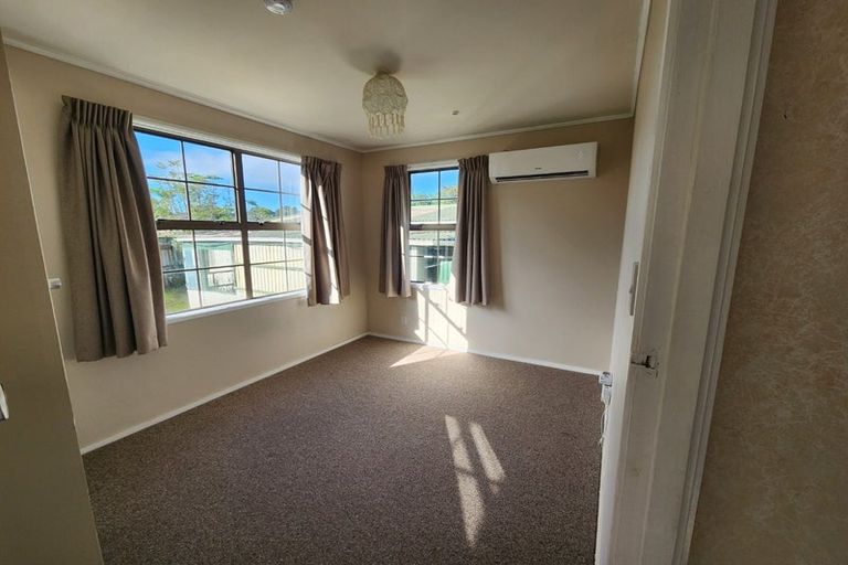 Photo of property in 10 Noble Street, Waiuku, 2123