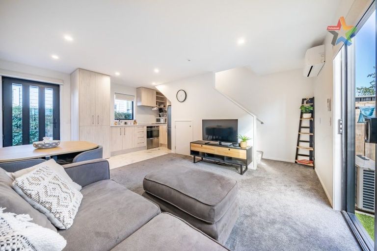 Photo of property in 4/97 Whites Line East, Waiwhetu, Lower Hutt, 5010