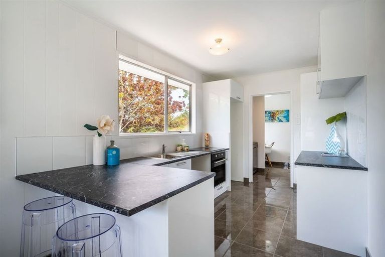 Photo of property in 9 Juniper Road, Sunnynook, Auckland, 0620