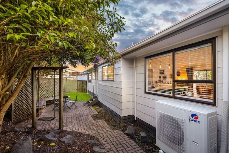 Photo of property in 2/19 Alma Street, Te Atatu South, Auckland, 0610