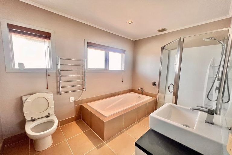 Photo of property in 73 Sylvan Avenue, Northcote, Auckland, 0627