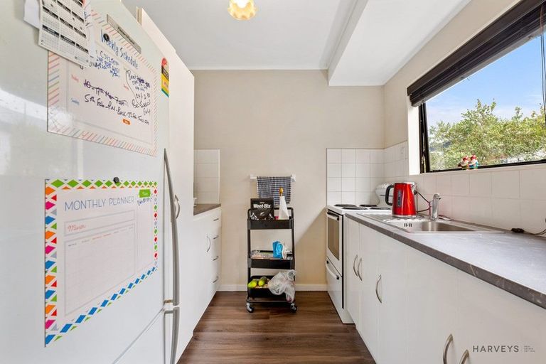 Photo of property in 2/42 Godley Road, Green Bay, Auckland, 0604